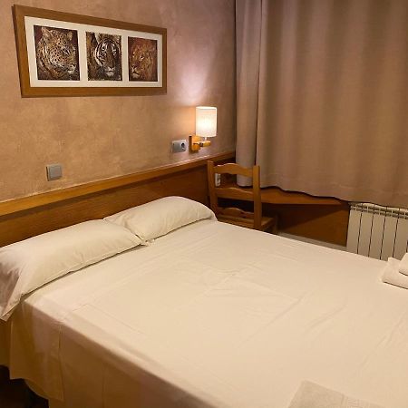 Hostal Galicia 카르데데우 외부 사진