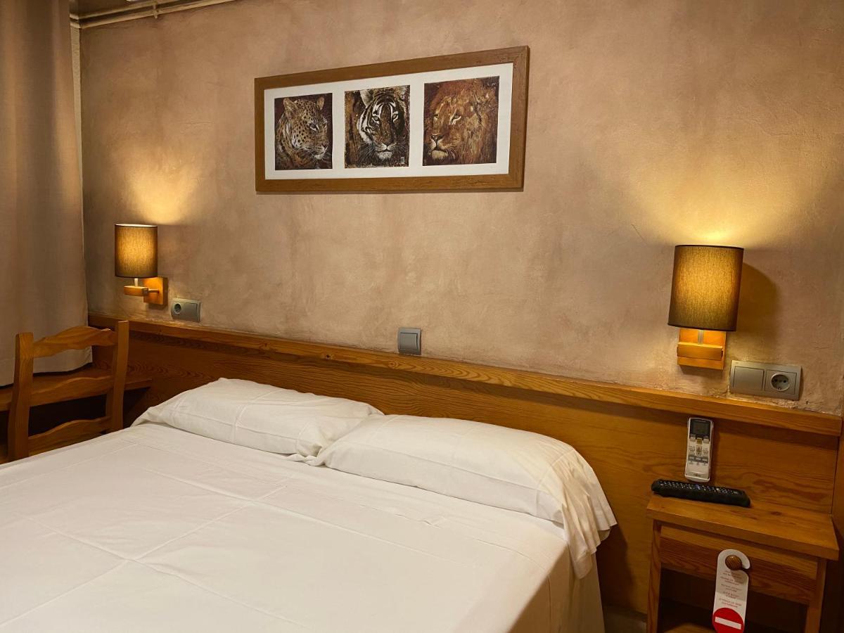 Hostal Galicia 카르데데우 외부 사진