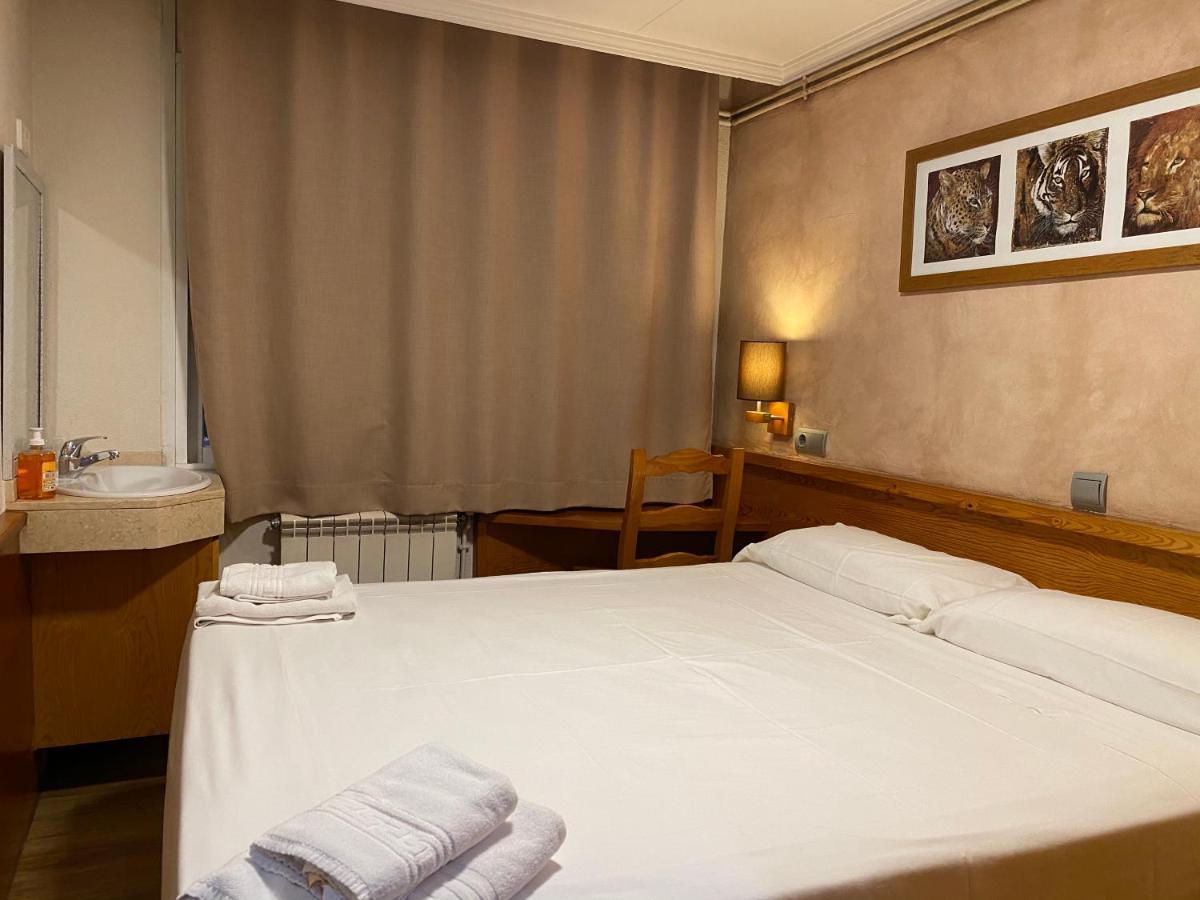 Hostal Galicia 카르데데우 외부 사진