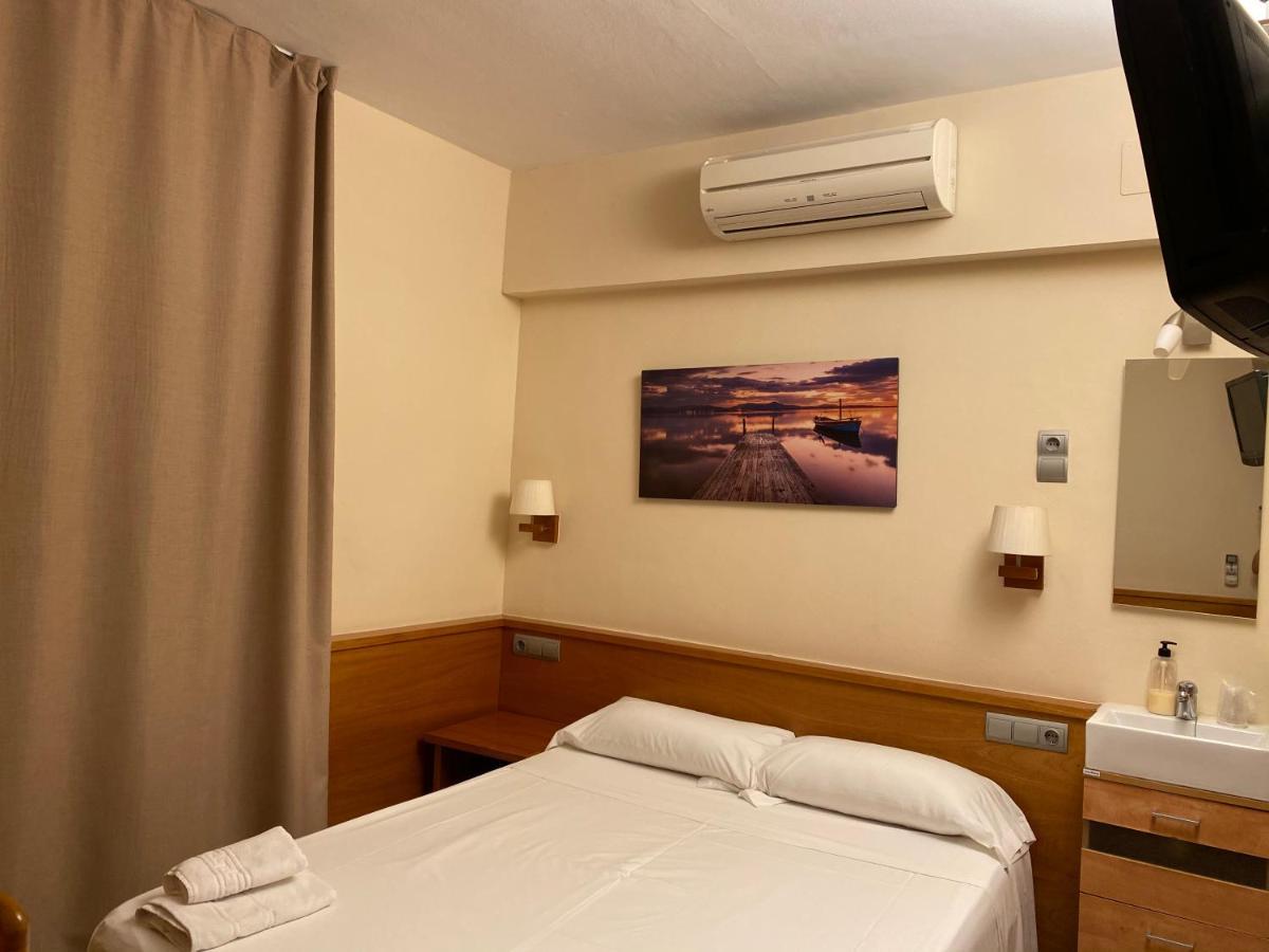 Hostal Galicia 카르데데우 외부 사진