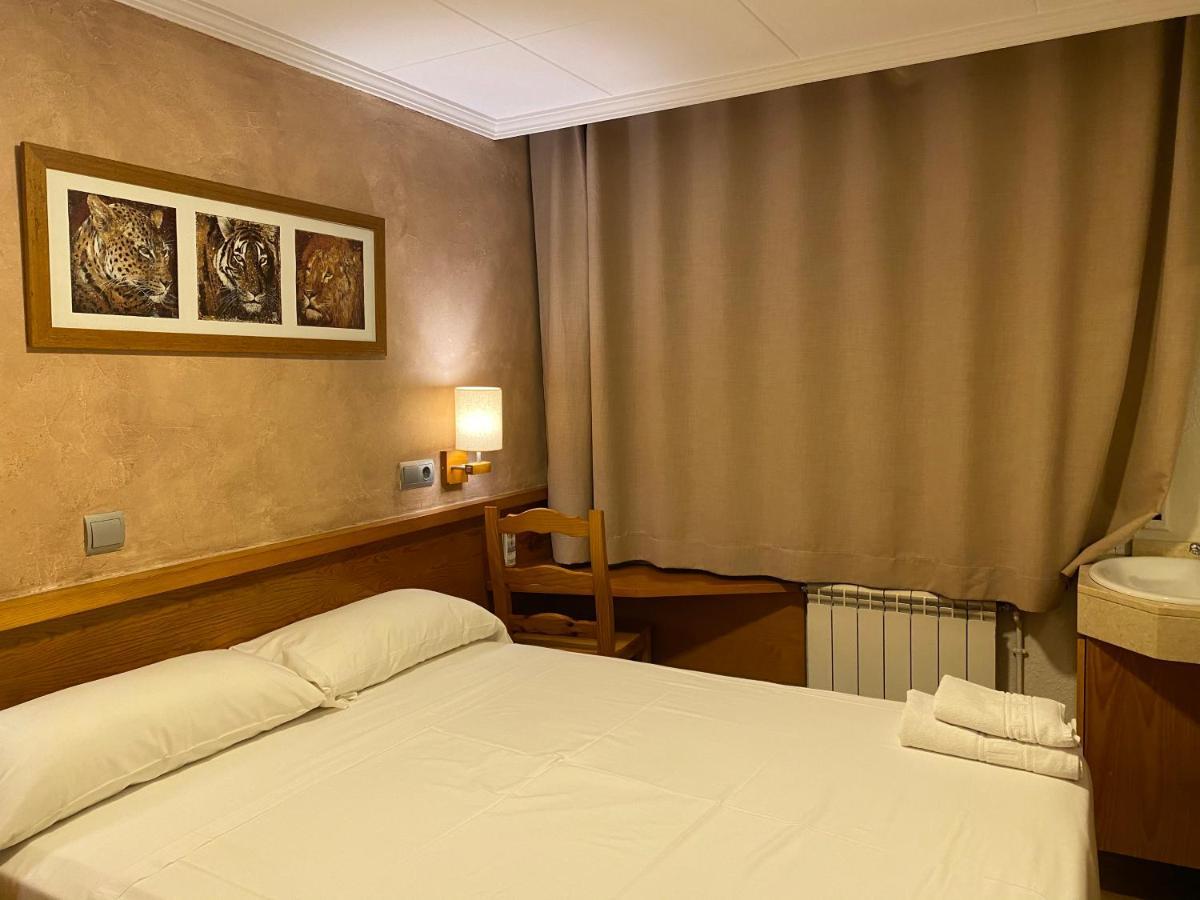 Hostal Galicia 카르데데우 외부 사진