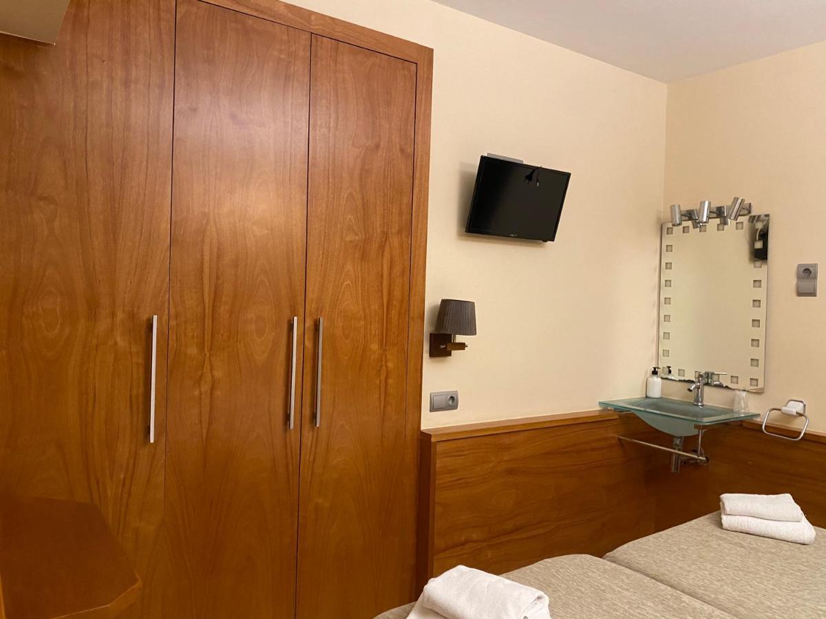 Hostal Galicia 카르데데우 외부 사진