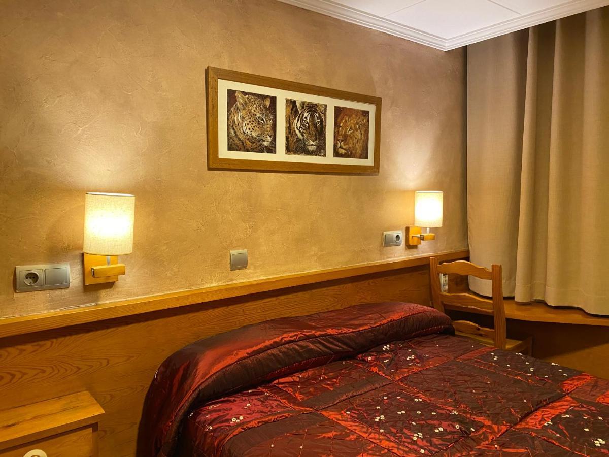 Hostal Galicia 카르데데우 외부 사진
