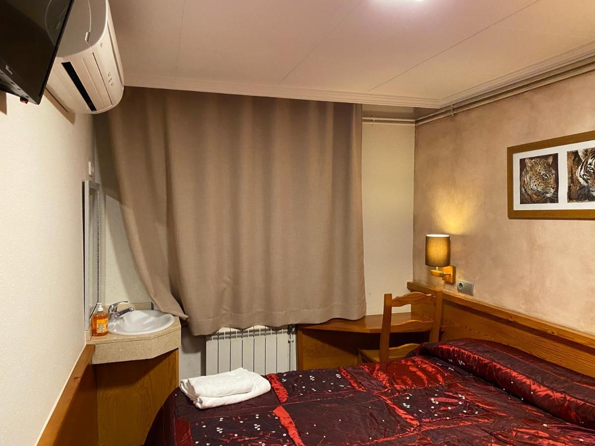 Hostal Galicia 카르데데우 외부 사진