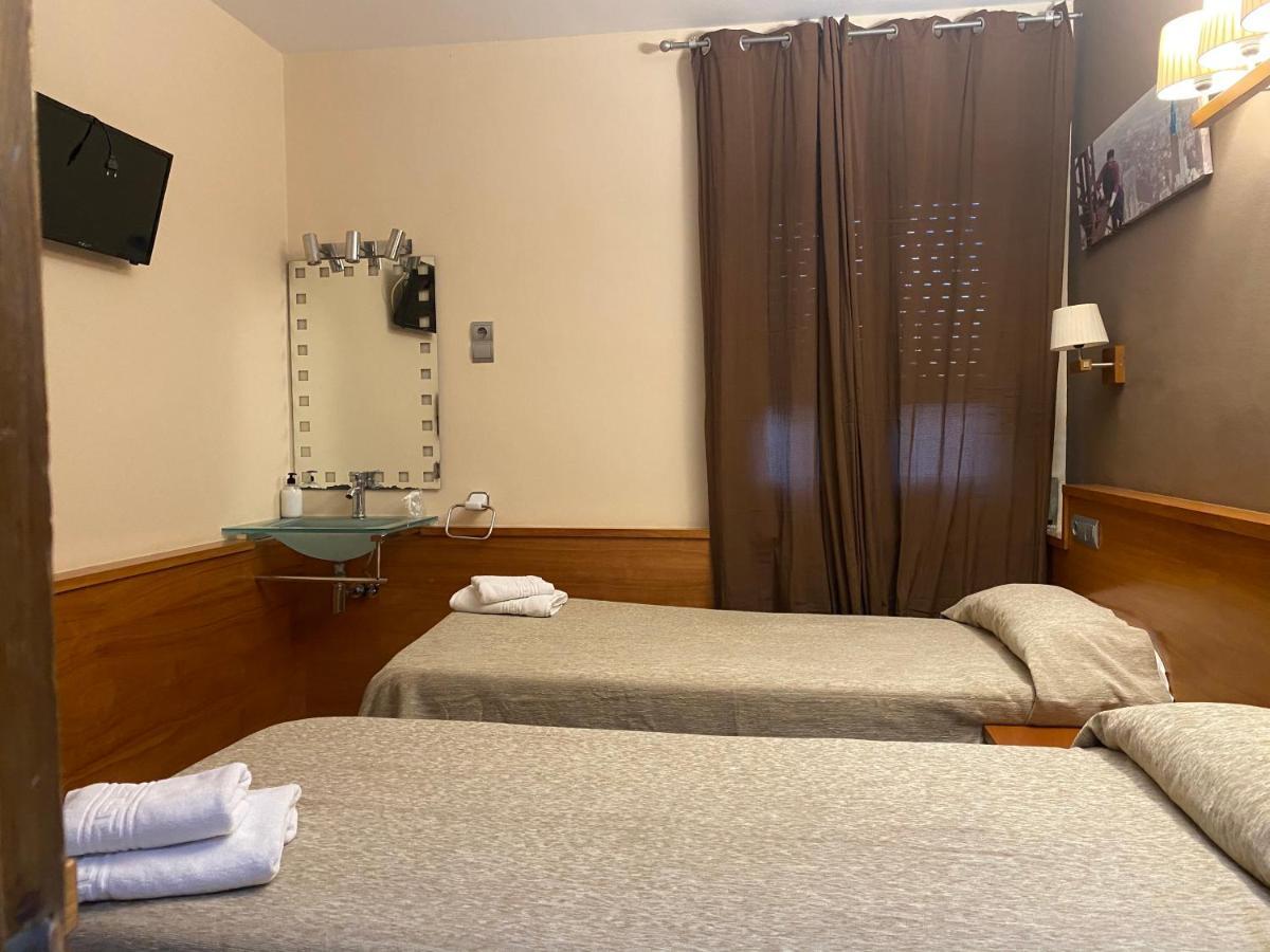 Hostal Galicia 카르데데우 외부 사진