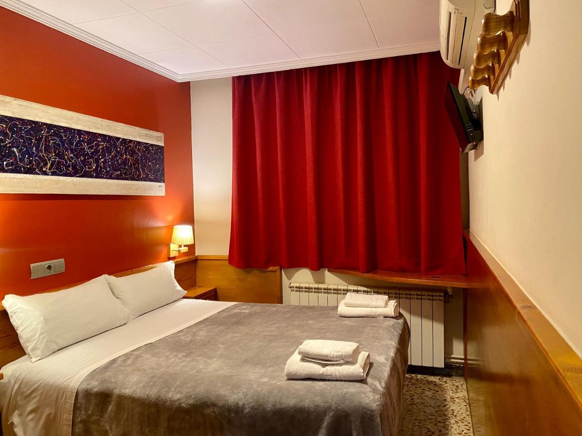 Hostal Galicia 카르데데우 외부 사진