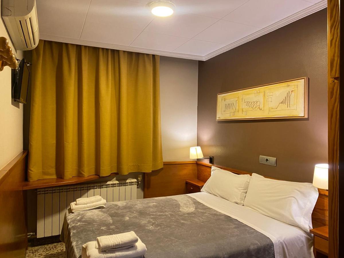 Hostal Galicia 카르데데우 외부 사진