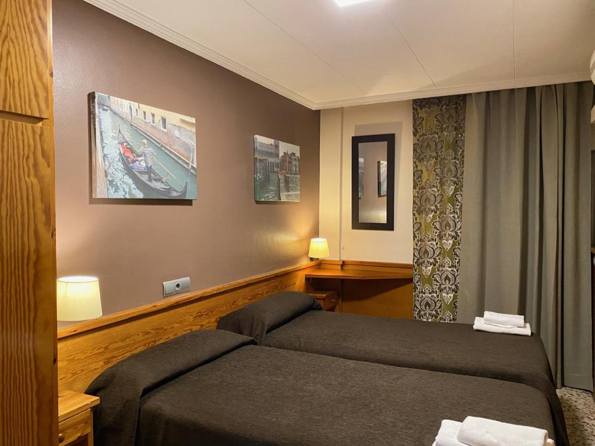 Hostal Galicia 카르데데우 외부 사진
