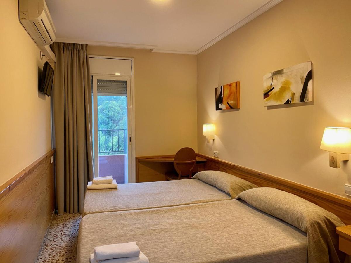 Hostal Galicia 카르데데우 외부 사진