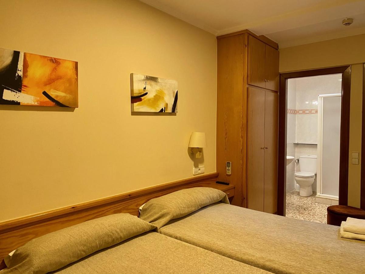 Hostal Galicia 카르데데우 외부 사진