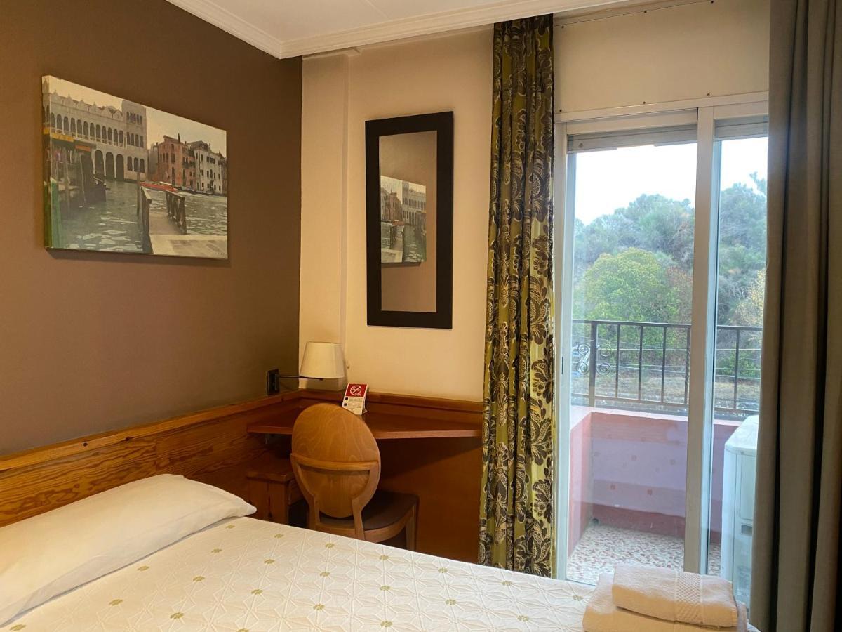 Hostal Galicia 카르데데우 외부 사진
