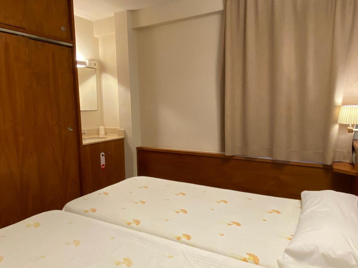Hostal Galicia 카르데데우 외부 사진