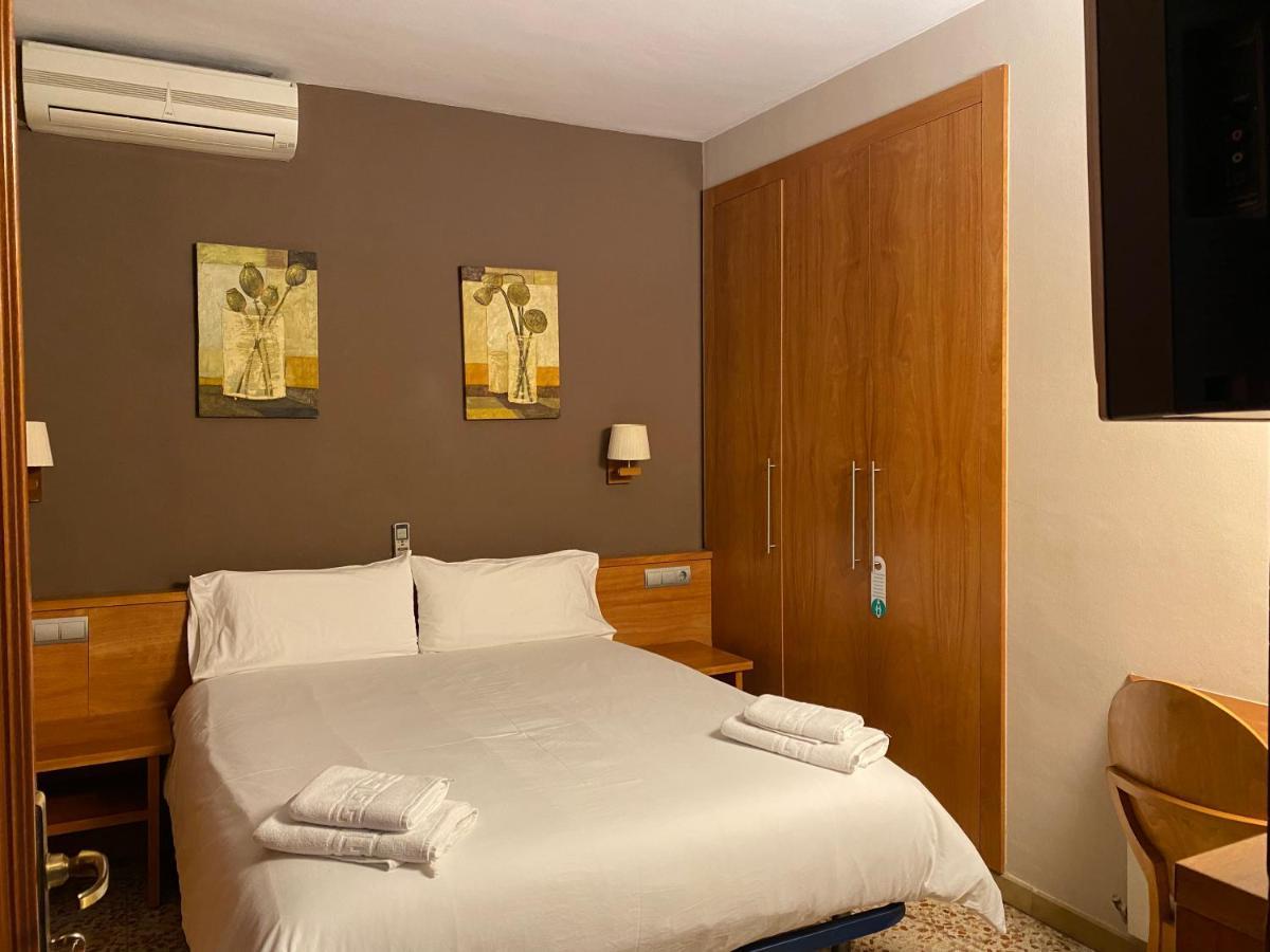 Hostal Galicia 카르데데우 외부 사진