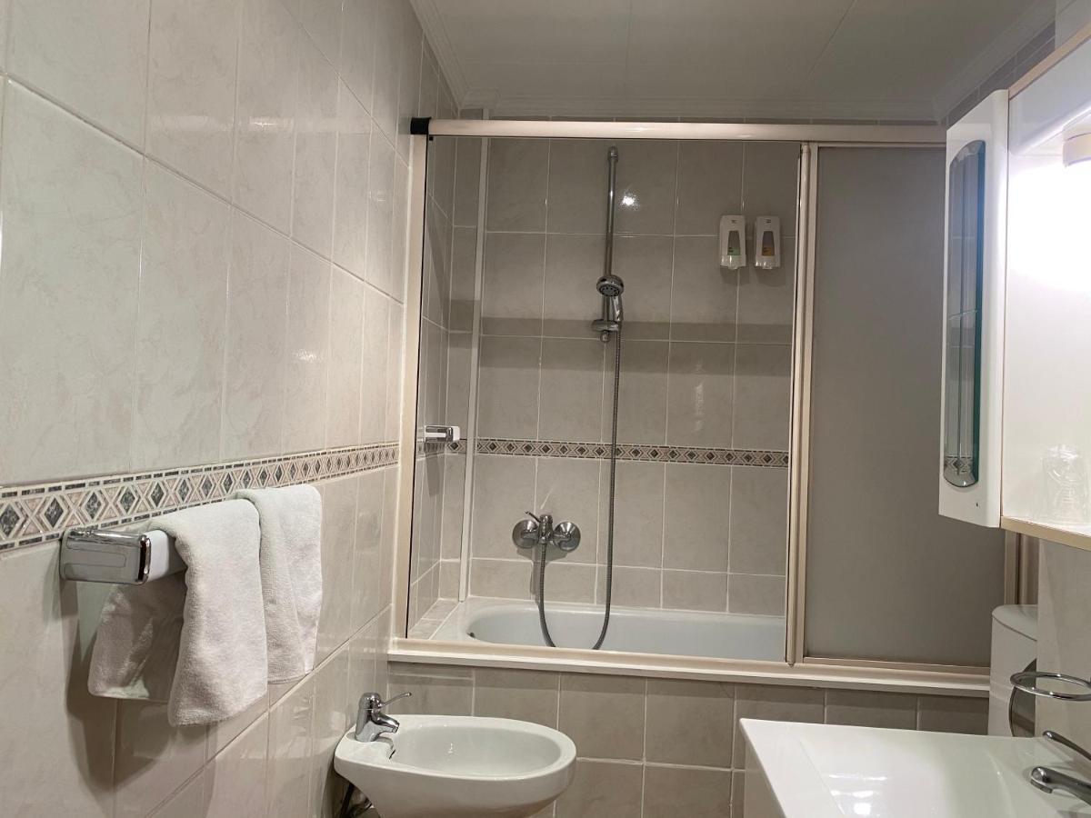 Hostal Galicia 카르데데우 외부 사진