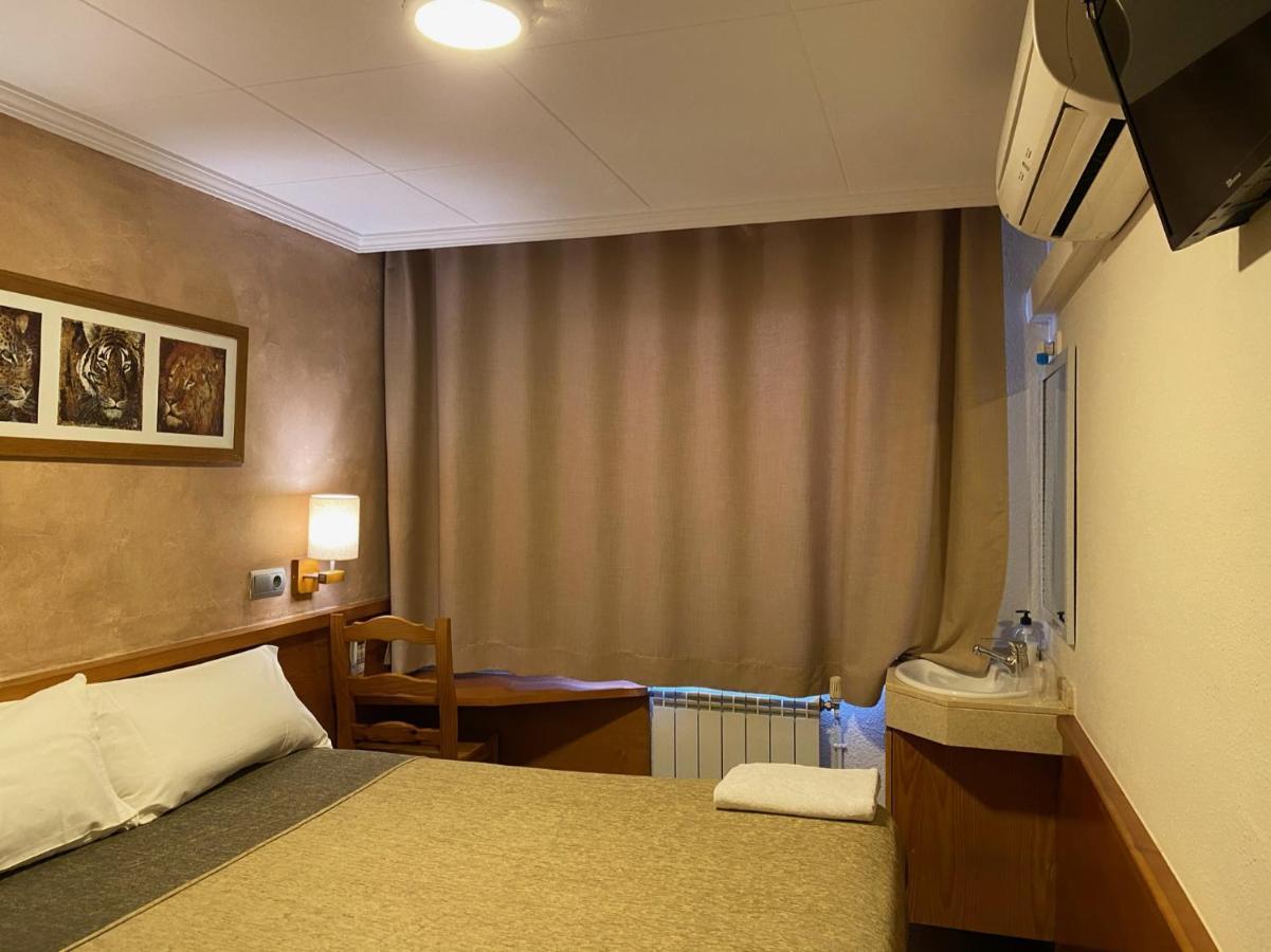 Hostal Galicia 카르데데우 외부 사진